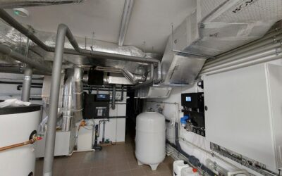 Komplexe Installation der Schwimmbadtechnik mit Integration von HVAC in einem öffentlichen Gebäude